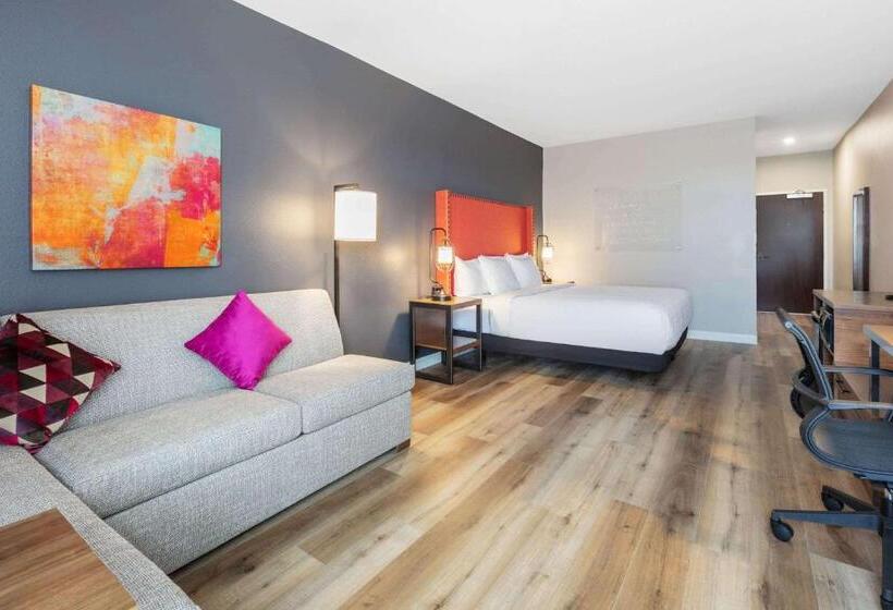 Номер Superior, La Quinta Inn & Suites By Wyndham Lewisville