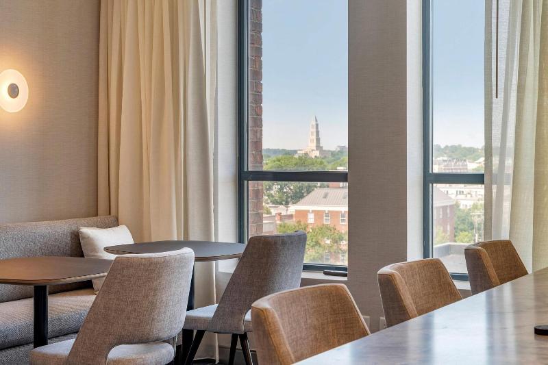 클럽 스위트, Sheraton Suites Old Town Alexandria