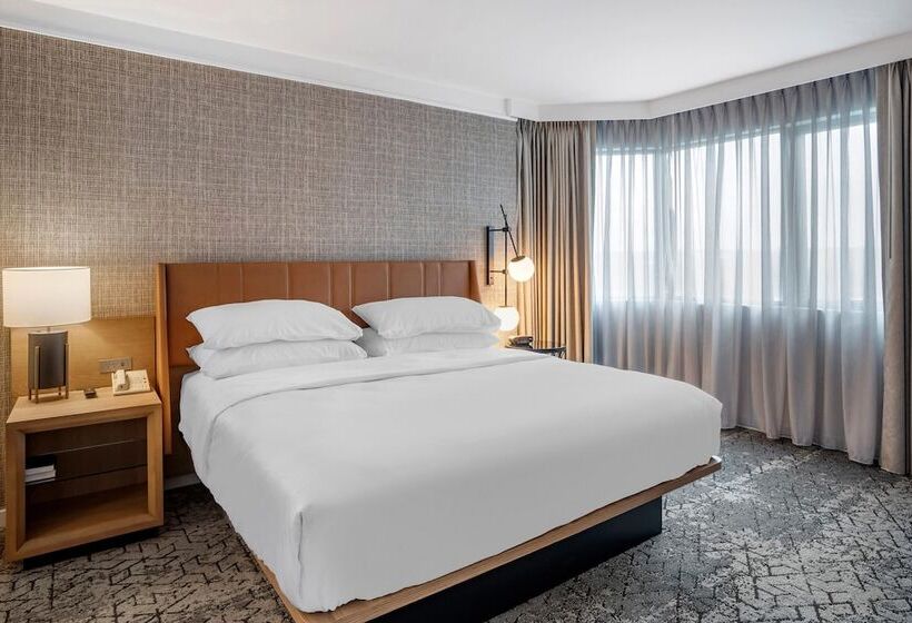 Люкс, Sheraton Suites Wilmington Downtown