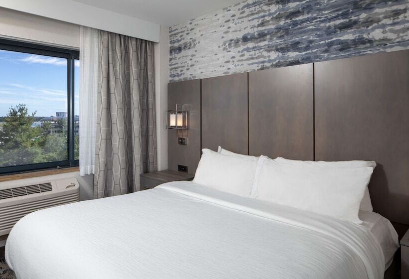 Люкс, Embassy Suites By Hilton Portland Maine
