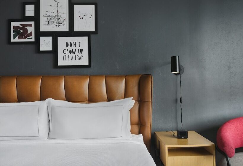 스탠다드 룸 더블 침대 2개, The Landing At Hampton Marina, Tapestry Collection By Hilton