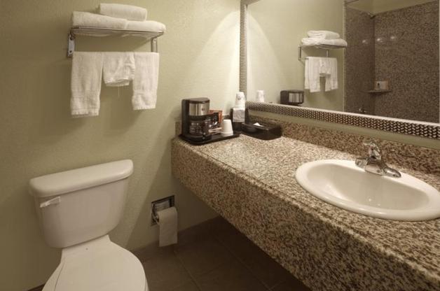 Номер Стандарт, Americas Best Value Inn Waco   Franklin Avenue