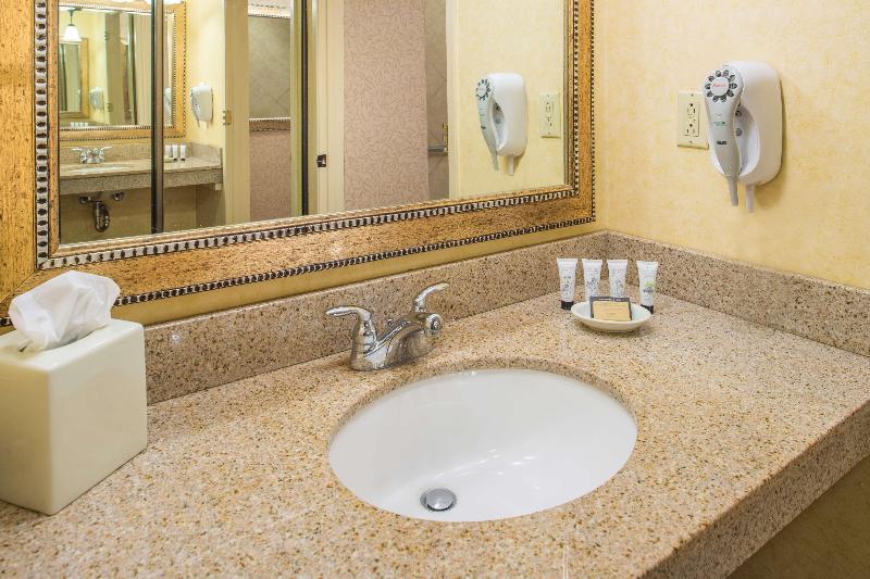 Полулюкс, Red Lion Hotel Pasco Airport & Conference Center