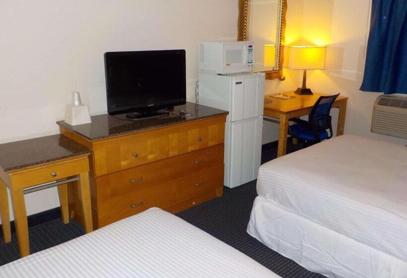带2个双人床的标准工作室, Economy 7 Inn   Norfolk