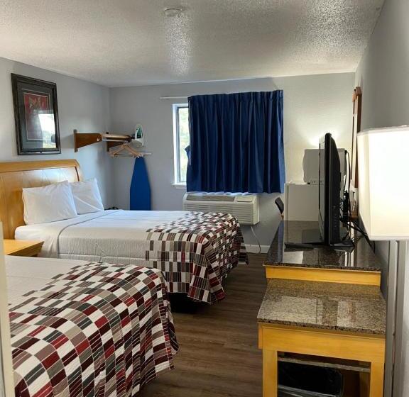带2个双人床的标准工作室, Economy 7 Inn   Norfolk