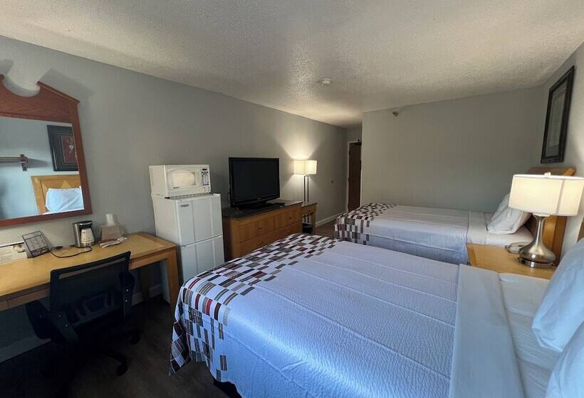 带2个双人床的标准工作室, Economy 7 Inn   Norfolk