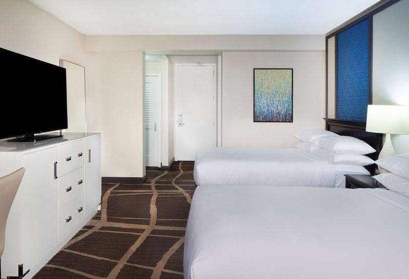 Номер Стандарт 2 Двуспальные Кровати, Hilton St. Petersburg Bayfront