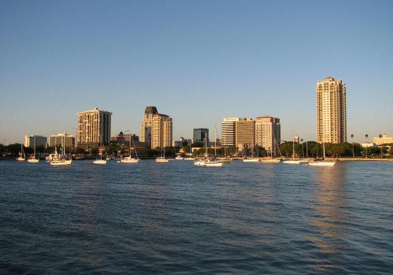 Номер Deluxe, Hilton St. Petersburg Bayfront