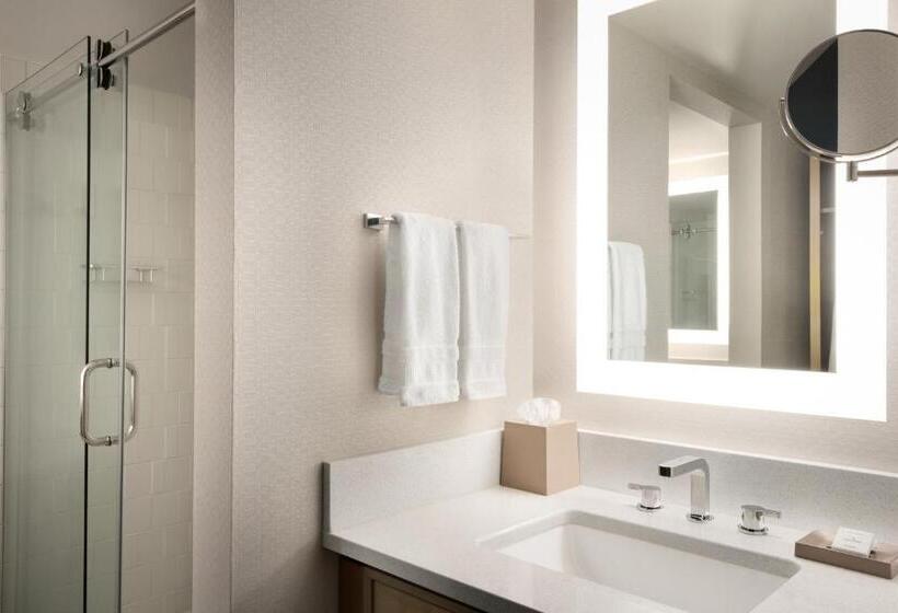 스탠다드 룸 킹사이즈 침대, Sheraton Madison