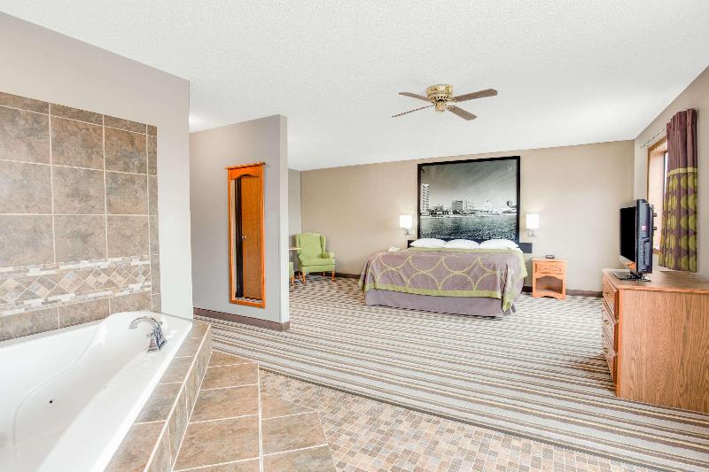 Люкс Кровать Кинг, Super 8 By Wyndham Green Bay Near Stadium