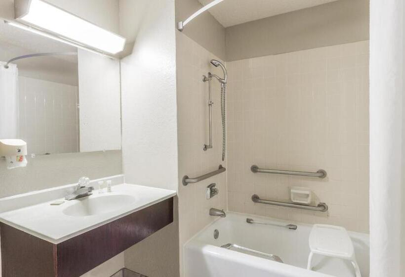 Номер Стандарт Адаптированный для Инвалидов, Super 8 By Wyndham St. Charles