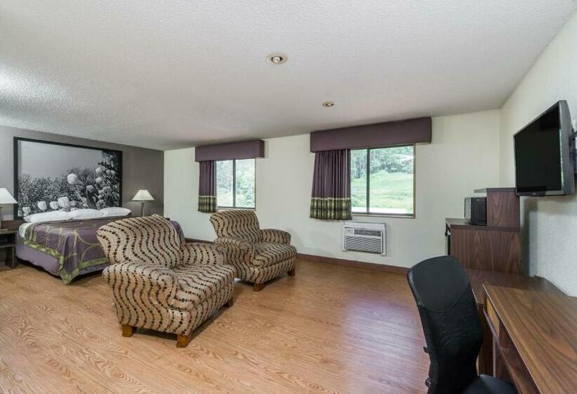 Люкс Deluxe Кровать Кинг, Super 8 By Wyndham Zanesville