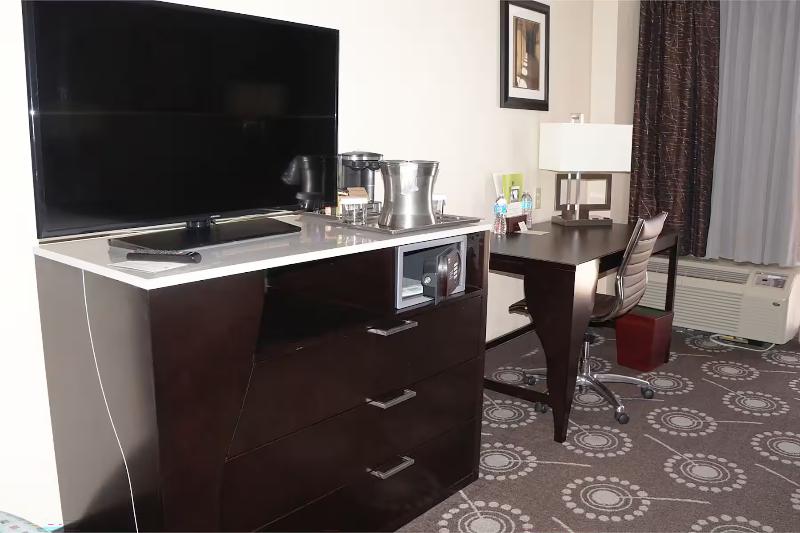 اتاق استاندارد با تخت بزرگ برای معلولان, Wyndham Midland Downtown