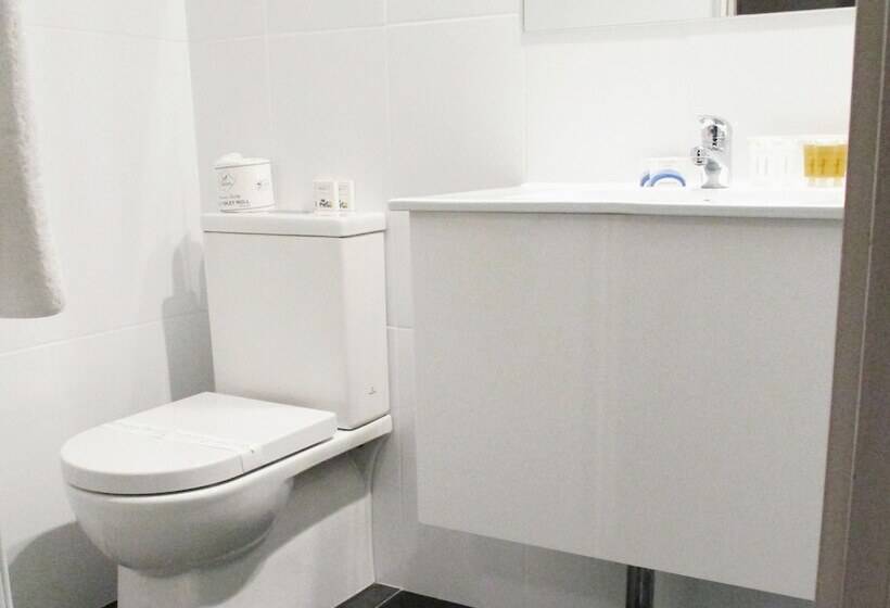 Семейный Номер, Cronulla Motor Inn