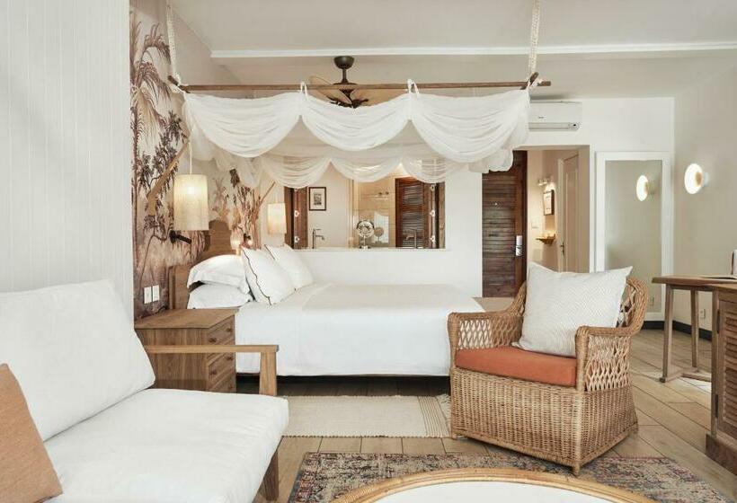 سوییت جونیور, Paradise Cove Boutique