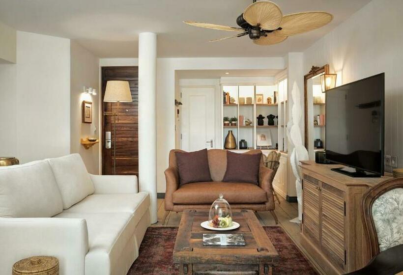 سوئیت سینیور, Paradise Cove Boutique