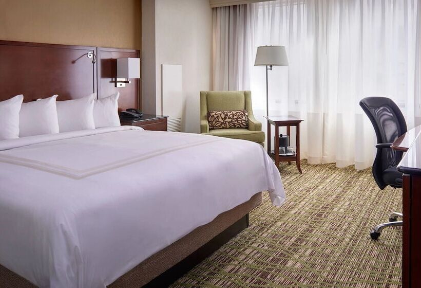 장애인을 위한 더블 침대 스탠다드 룸, Cleveland Marriott Downtown At Key Tower