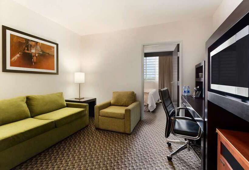 سوئیت جونیور با تخت بزرگ, Doubletree By Hilton Orlando Airport