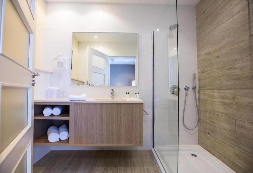 استودیوی استاندارد, Salini Resort