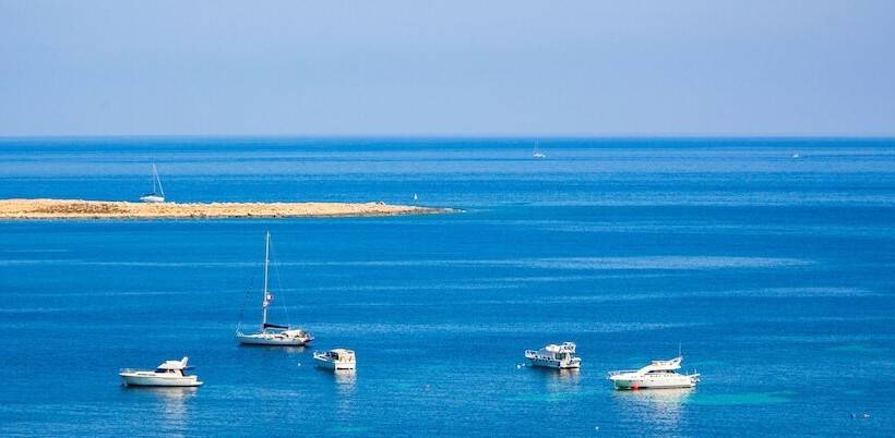 اتاق سوپریور با چشم‌انداز دریا, Salini Resort