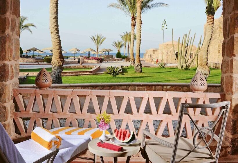 اتاق سوپریور با چشم‌انداز جانبی دریا, Movenpick Resort El Quseir