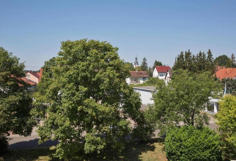 Номер Стандартный Кровать Куин, Courtyard By Marriott Wiesbaden Nordenstadt