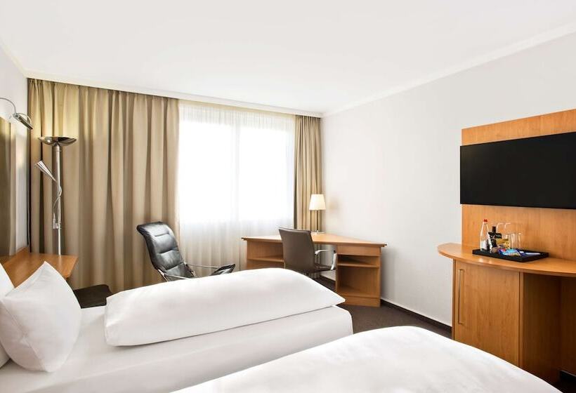 Номер Стандарт Трехместный, NH Frankfurt Airport West