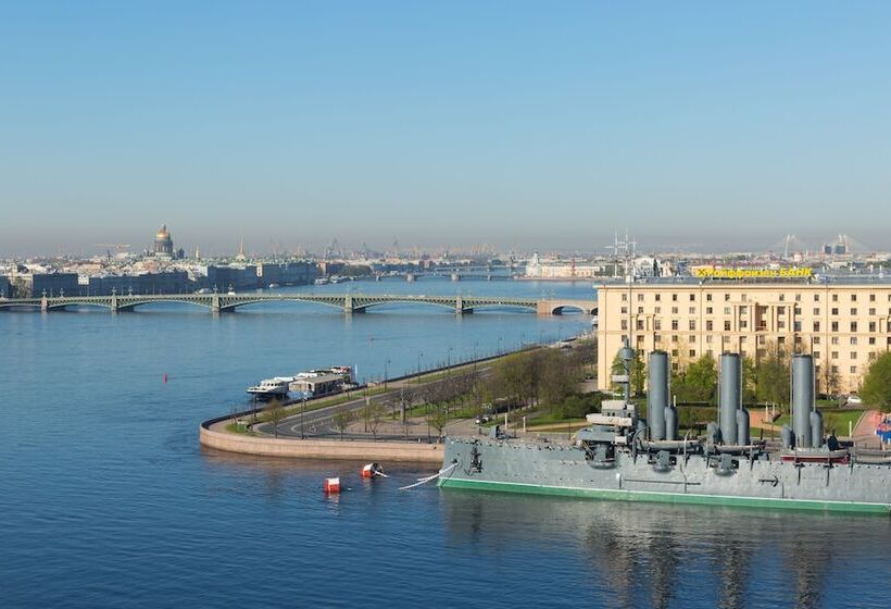 اتاق استاندارد یک نفره با چشم‌انداز رودخانه, Saint Petersburg