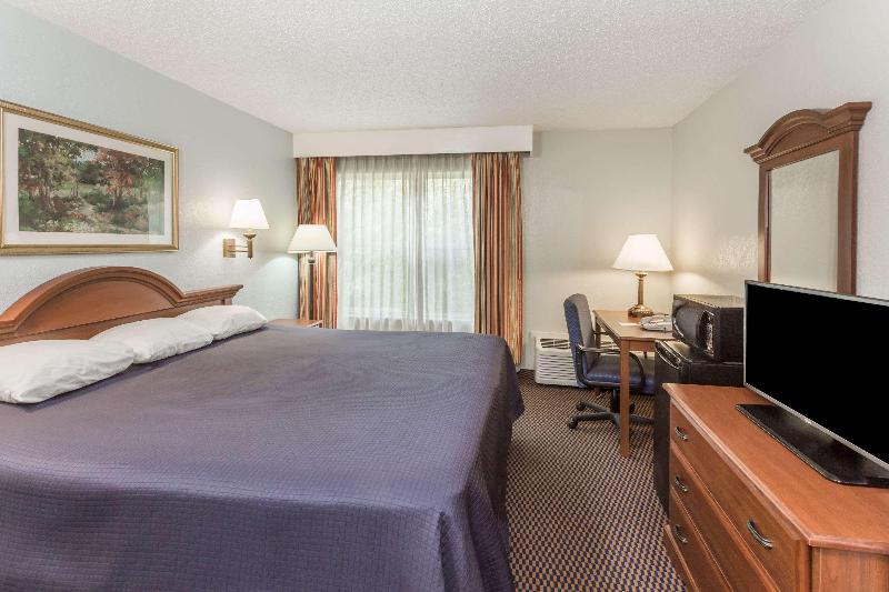 Стандартный Номер Кровать Кинг, Baymont By Wyndham Lake Park Valdosta I75