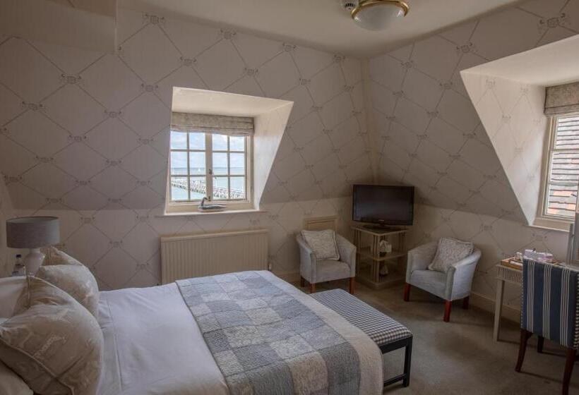 Классический Номер, The George Hotel And Beach Club