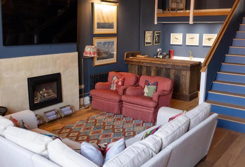 Family Suite, The George Hotel And Beach Club