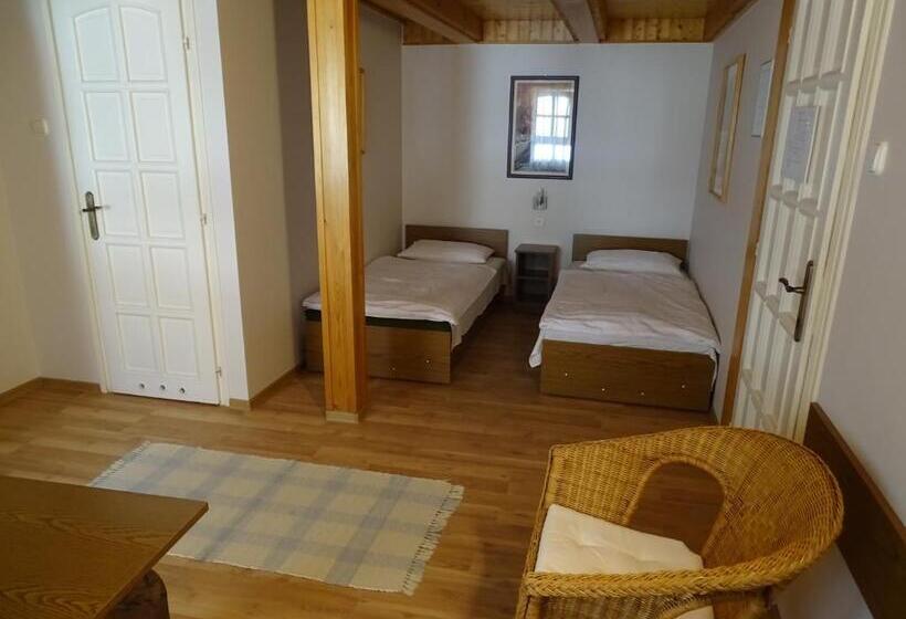 Номер Стандарт Трехместный, Alabárdos Panzió és Apartmanház