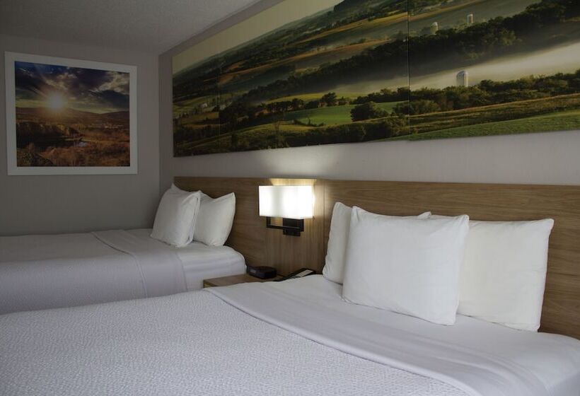 Номер Стандарт 2 Двуспальные Кровати, Days Inn By Wyndham Colby