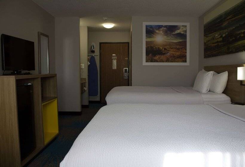 Номер Стандарт 2 Двуспальные Кровати, Days Inn By Wyndham Colby