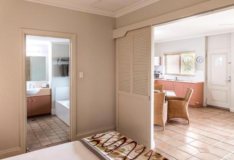 سوییت, Moonlight Bay Suites
