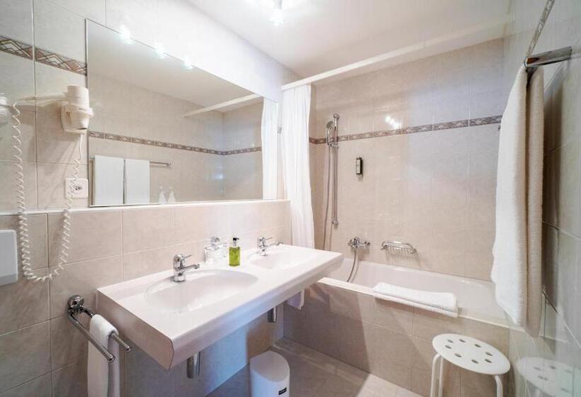 Номер Deluxe с Балконом, Typically Swiss Hotel Altana