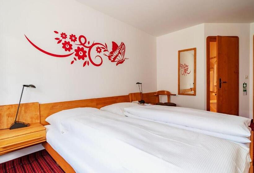 Четырехместный Номер Стандарт с Балконом, Typically Swiss Hotel Altana