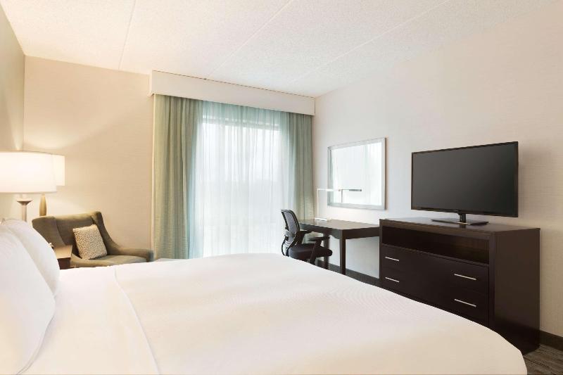 Люкс Кровать Кинг, Doubletree By Hilton Hartford  Bradley Airport