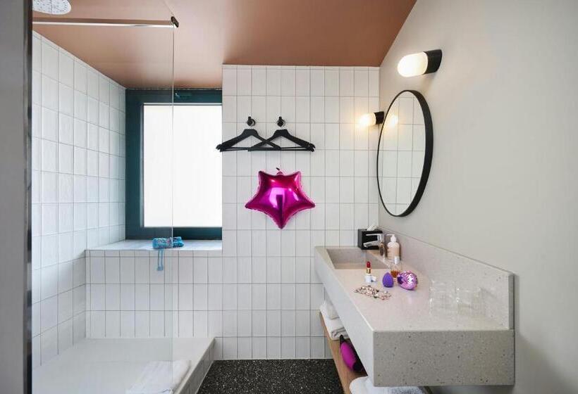 Номер Стандарт Трехместный, Moxy Annecy