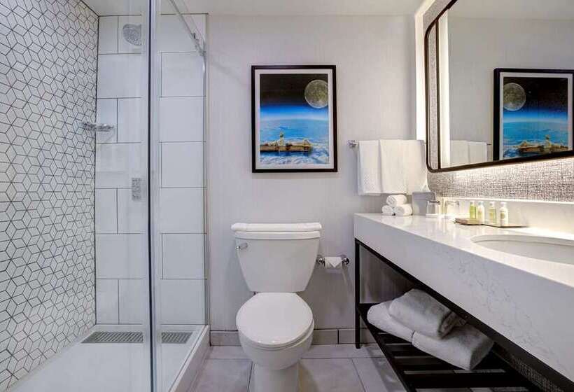 스탠다드 룸 킹사이즈 침대, Doubletree By Hilton Newark Penn Station