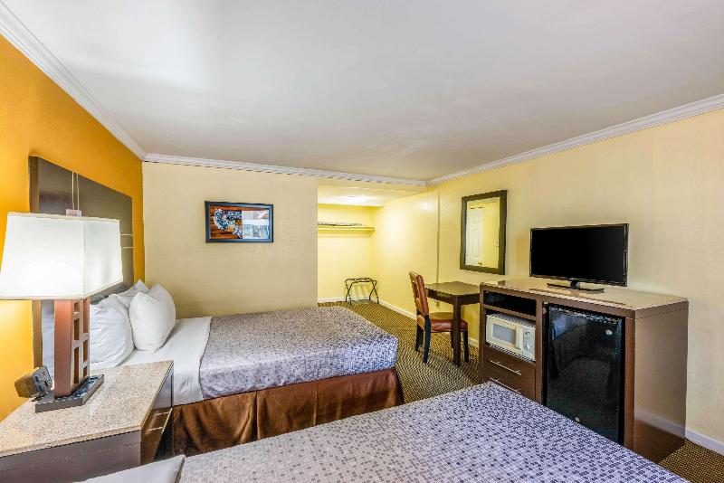 스탠다드 룸 킹사이즈 침대, Econo Lodge Beach And Boardwalk
