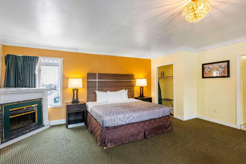 스위트 킹사이즈 침대, Econo Lodge Beach And Boardwalk