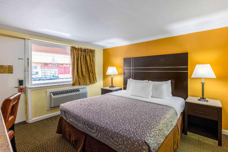 스위트 킹사이즈 침대, Econo Lodge Beach And Boardwalk