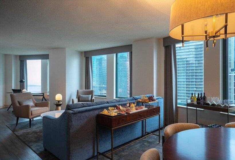 スイート, Sheraton Grand Chicago Riverwalk