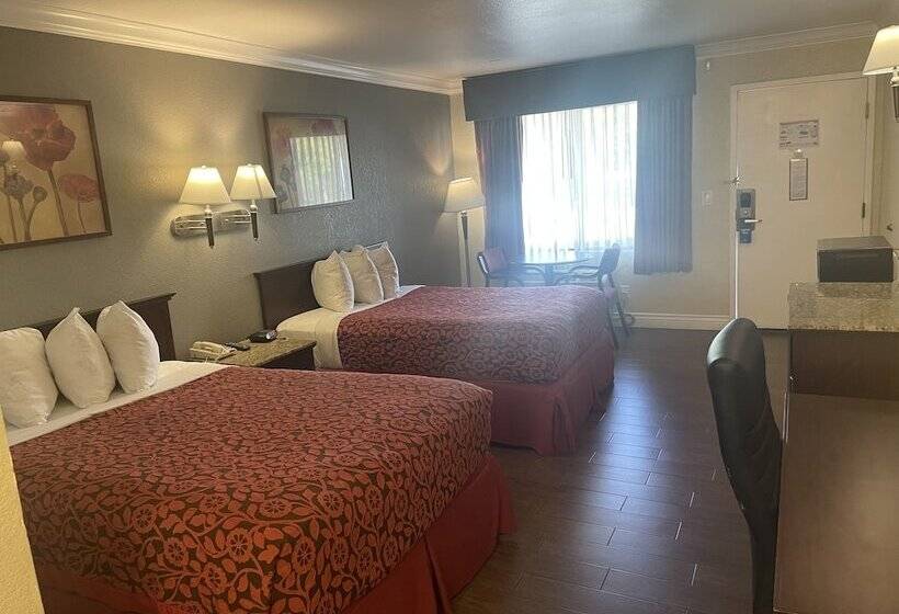Номер Deluxe, Hospitality Inn