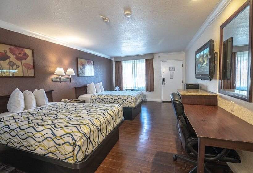 Номер Стандарт 2 Двуспальные Кровати, Hospitality Inn