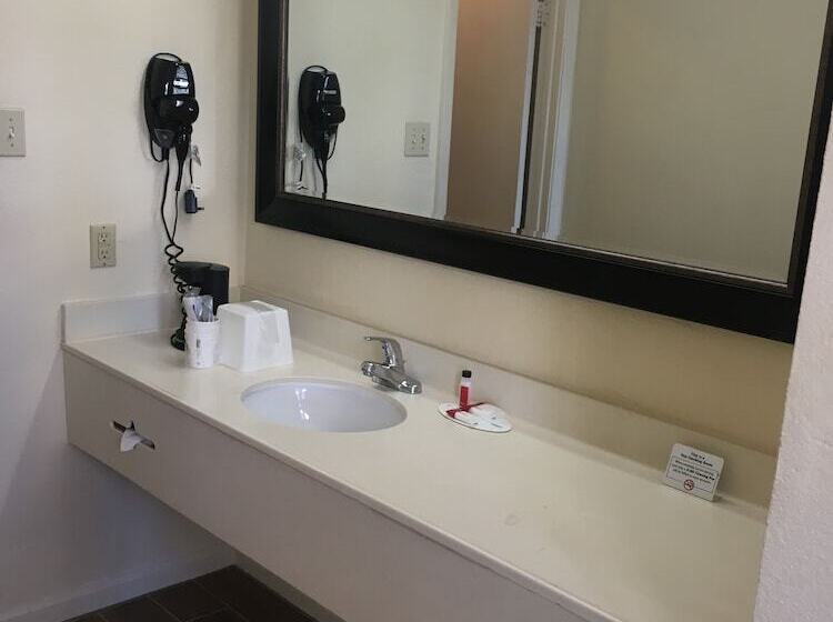 Номер Стандарт 2 Двуспальные Кровати, Super 8 By Wyndham New Orleans
