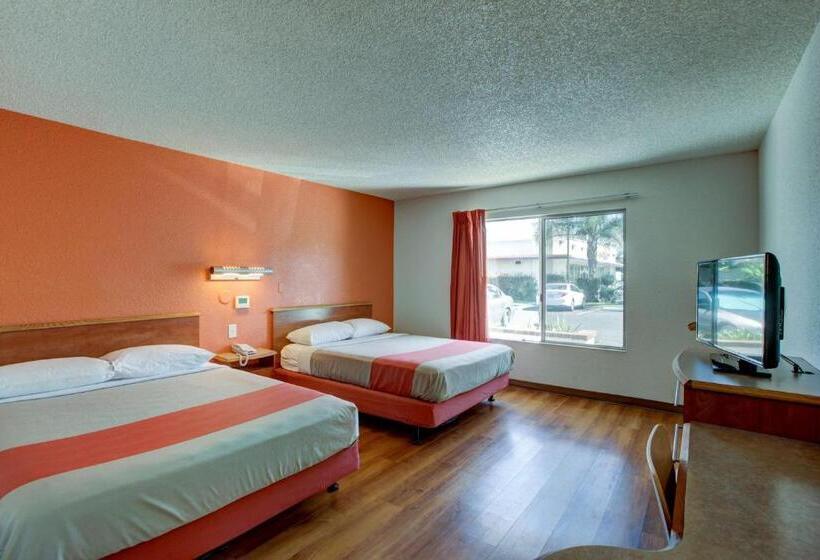 장애인을 위한 스탠다드 룸, Motel 6santa Ana, Ca  Irvine  Orange County Airport