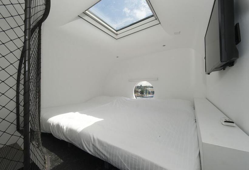 Standard Room, Botel