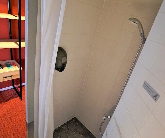 Deluxe Quadruple Room, Botel